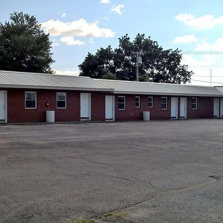 Classic Motel Higginsville Exterior photo